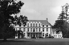 847779 Gezicht op de voorgevel van Huis Jagtlust (gemeentehuis De Bilt, Soestdijkseweg Zuid 173) te Bilthoven (gemeente ...